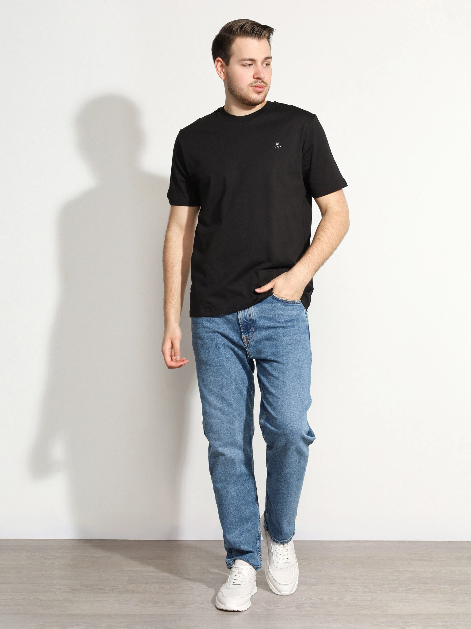 Футболка черного цвета из хлопка